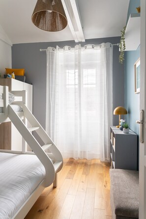 2 bedrooms, iron/ironing board, free WiFi, bed sheets