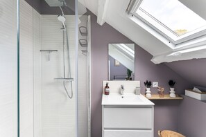 Hair dryer, towels