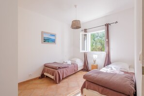 2 habitaciones, tabla de planchar con plancha y wifi gratis 