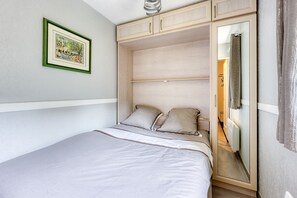 1 bedroom, iron/ironing board