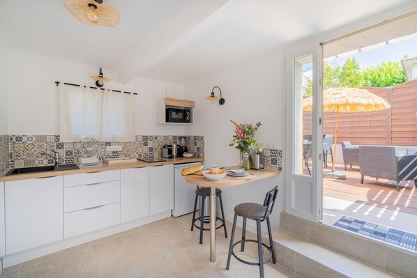 Fridge, microwave, coffee/tea maker, toaster