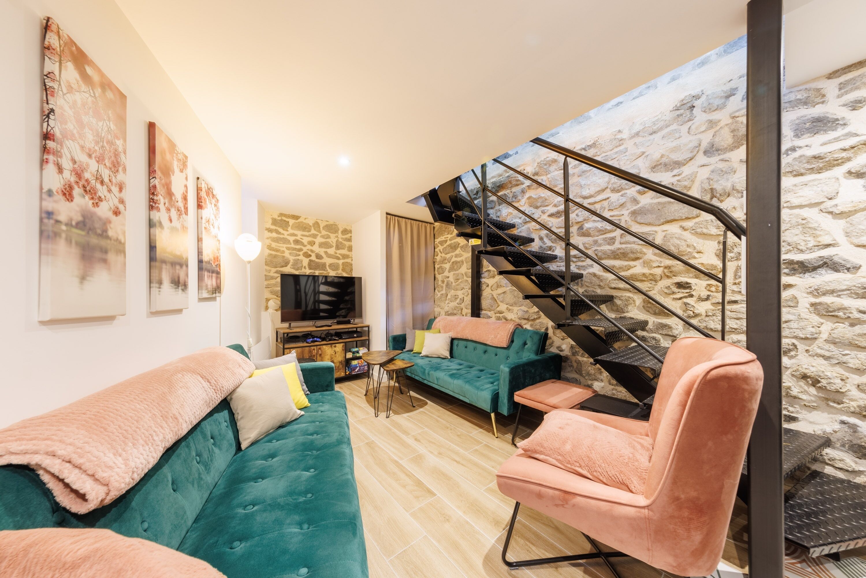 Télévision, lecteur de DVD, chaîne hi-fi