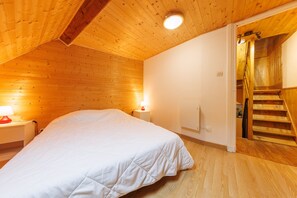 3 bedrooms, iron/ironing board, free WiFi