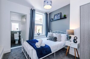 3 bedrooms, iron/ironing board, WiFi, bed sheets - 3BDR House By Eason Stays Short Lets Liverpool (Liverpool)