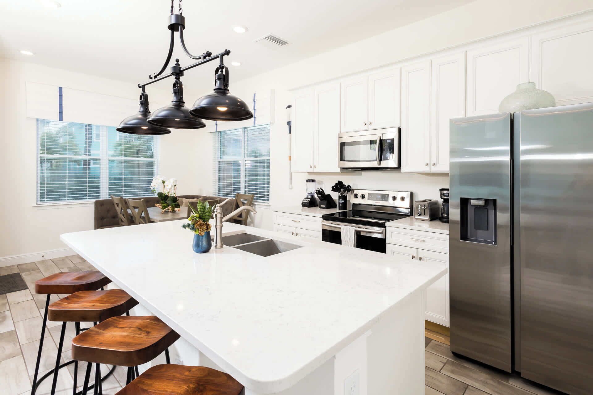 Refrigerador, microondas, horno, placa de cocina