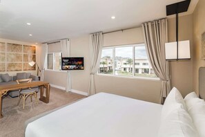 Fer et planche à repasser, lit de bébé portatif, Wi-Fi, literie fournie