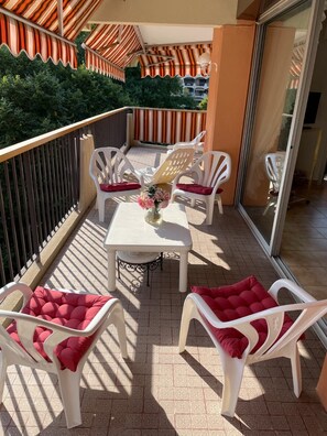 Property grounds - Large studio located in Mandelieu in a residence with swimming pool - near Cannes (Mandelieu-la-Napoule)