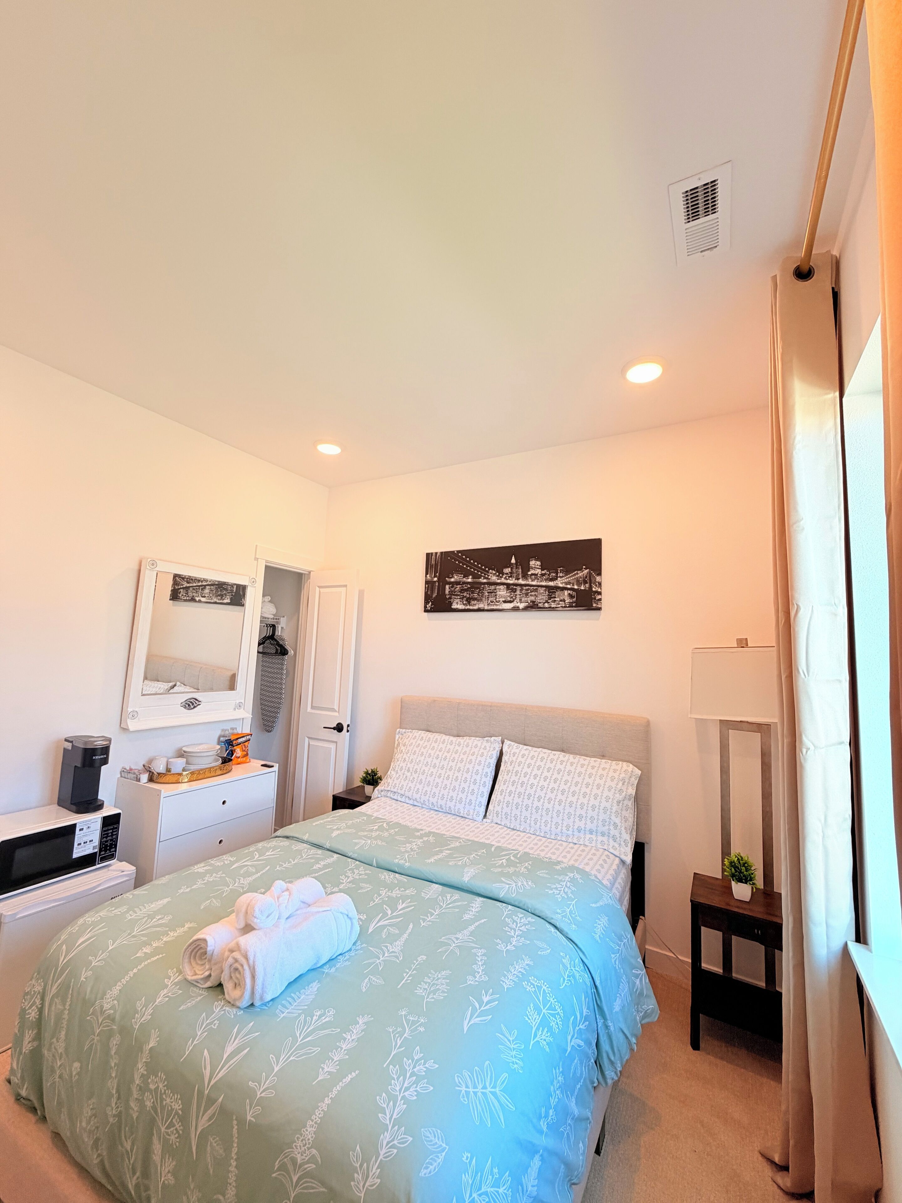 1 bedroom, desk, iron/ironing board, WiFi (free)