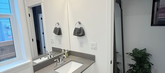 Cozy Private Room 1 Near Seattle & Mt. Rainier – Quiet & Comfy Stay + Car Rental