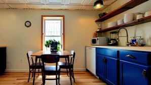 Kaffetrakter/tekoker, kjøleskap, mikrobølgeovn og ovn