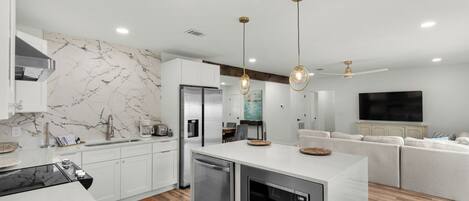 ميكروويف، فرن، موقد طهي مسطح، غسالة أطباق