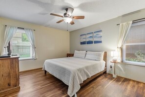 3 bedrooms, iron/ironing board, bed sheets - River Oasis with Hot Tub (Sevierville)