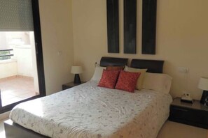 3 bedrooms, iron/ironing board, WiFi - Ideal house for families with nice garden and swimming pool. Quiet area. (Les Tres Cales)