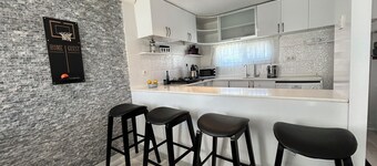 Villa with Garden 5 min to Airport , 10 min to Optimum