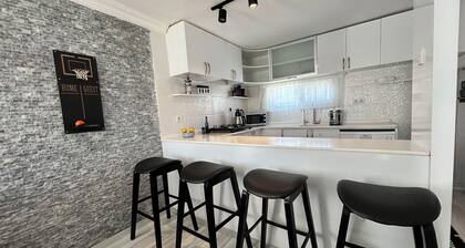 Villa with Garden 5 min to Airport , 10 min to Optimum