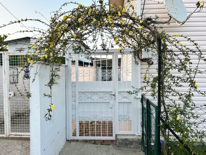 Villa with Garden 5 min to Airport , 10 min to Optimum