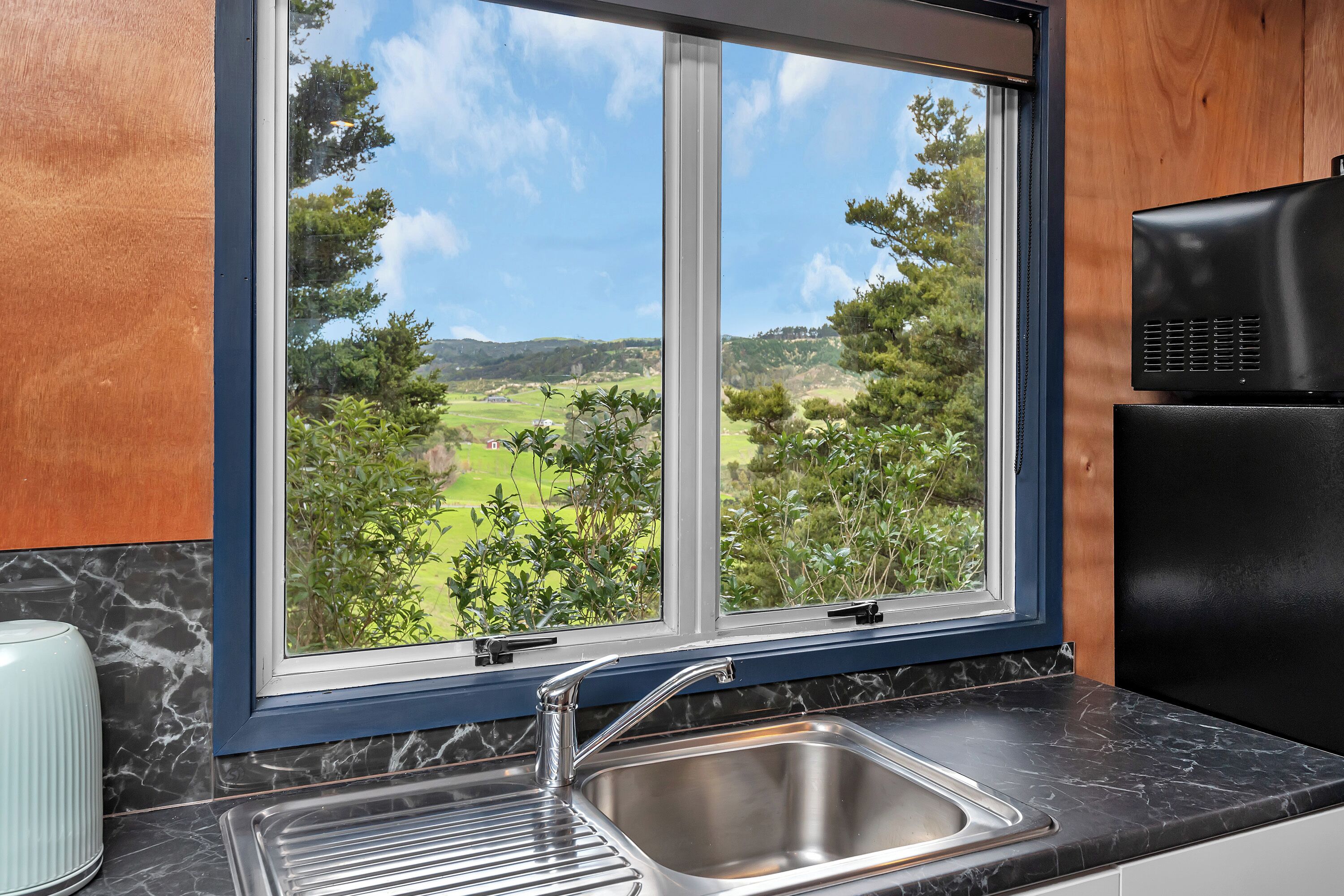 المنشأة من الداخل