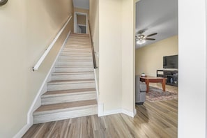 Interior - 2, Near MLB Airport, FIT, HRMC, Downtown & Beaches! (Melbourne)