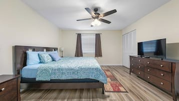 2 Schlafzimmer, Schreibtisch, Bügeleisen/Bügelbrett, WLAN