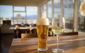 Bar (on property) - The Hvítá Inn (Borgarnes)