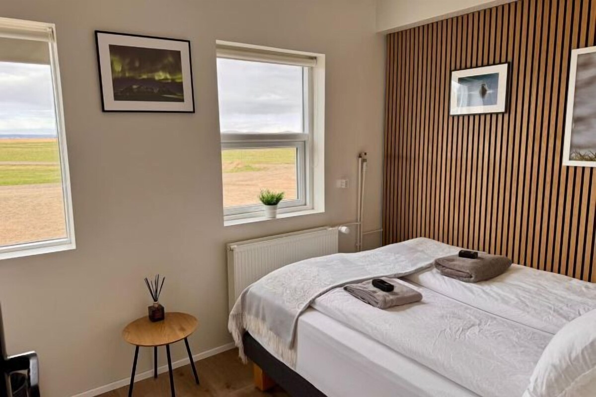 Premium bedding, down duvets, Select Comfort beds, laptop workspace