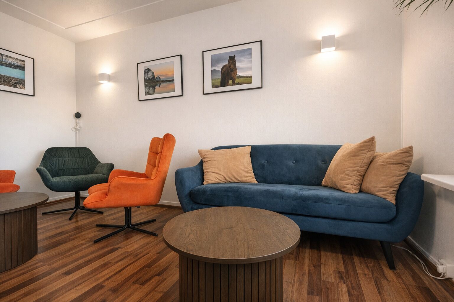 Lobby lounge