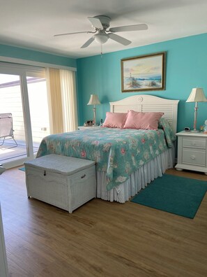 Tabla de planchar con plancha, wifi gratis, ropa de cama