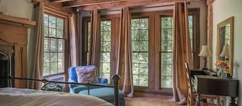 Twinkly Secluded Cabin 1BR + Loft + Trails +Grotto
