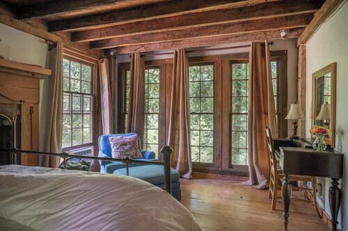 Twinkly Secluded Cabin 1BR + Loft + Trails +Grotto