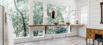 Historic Macon Luxury Lodge with updated decor