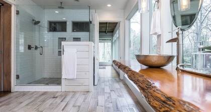 Historic Macon Luxury Lodge with updated decor