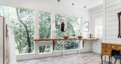 Historic Macon Luxury Lodge with updated decor