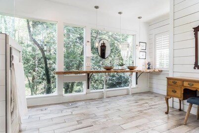 Historic Macon Luxury Lodge with updated decor