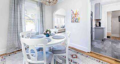 The Speakeasy Cottage, renovated midtown, quiet