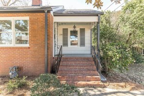 Exterior detail - The Speakeasy Cottage, renovated midtown, quiet (Macon)