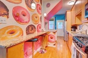 Microwave, oven, stovetop, dishwasher - Modern-Chic Living in the Heart of Center City (Philadelphia)