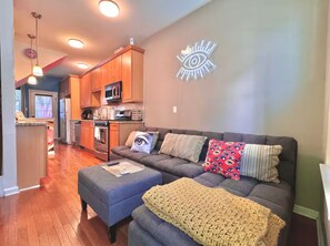 Smart TV - Modern-Chic Living in the Heart of Center City (Philadelphia)