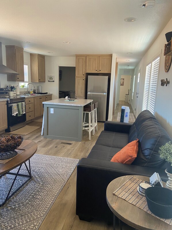 Smart TV, books - New Home with Panoramic Desert Views. (page)