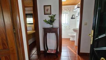 Asciugacapelli, asciugamani, sapone, carta igienica