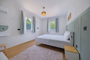 2 chambres, fer et planche à repasser, Wi-Fi, draps fournis