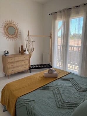 3 chambres, fer et planche à repasser, Wi-Fi, draps fournis