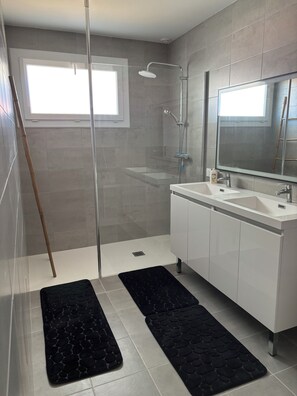 Hair dryer, towels