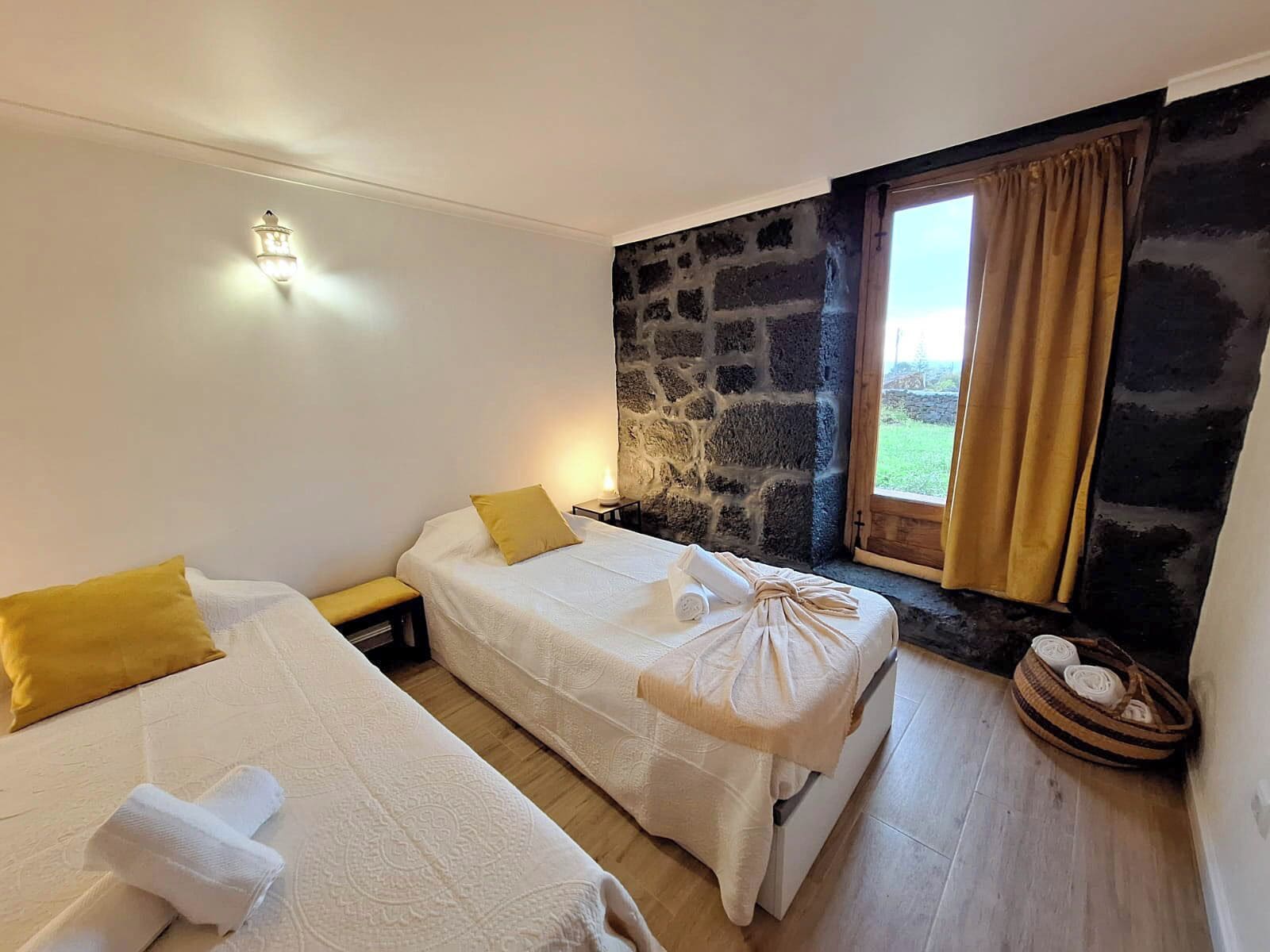 Cottage, Ocean View | Soundproofing, free WiFi