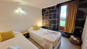 Cottage, Ocean View | Soundproofing, free WiFi