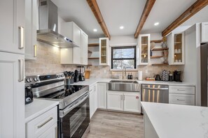 Micro-ondes, four, plaque de cuisson, lave-vaisselle