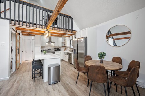 Charming 3-bedroom Cabin With Private Hot Tub