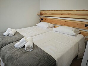 3 bedrooms, iron/ironing board, travel cot, free WiFi - Casa da Marta - Azorean Nature Escape (Lomba da Fazenda)