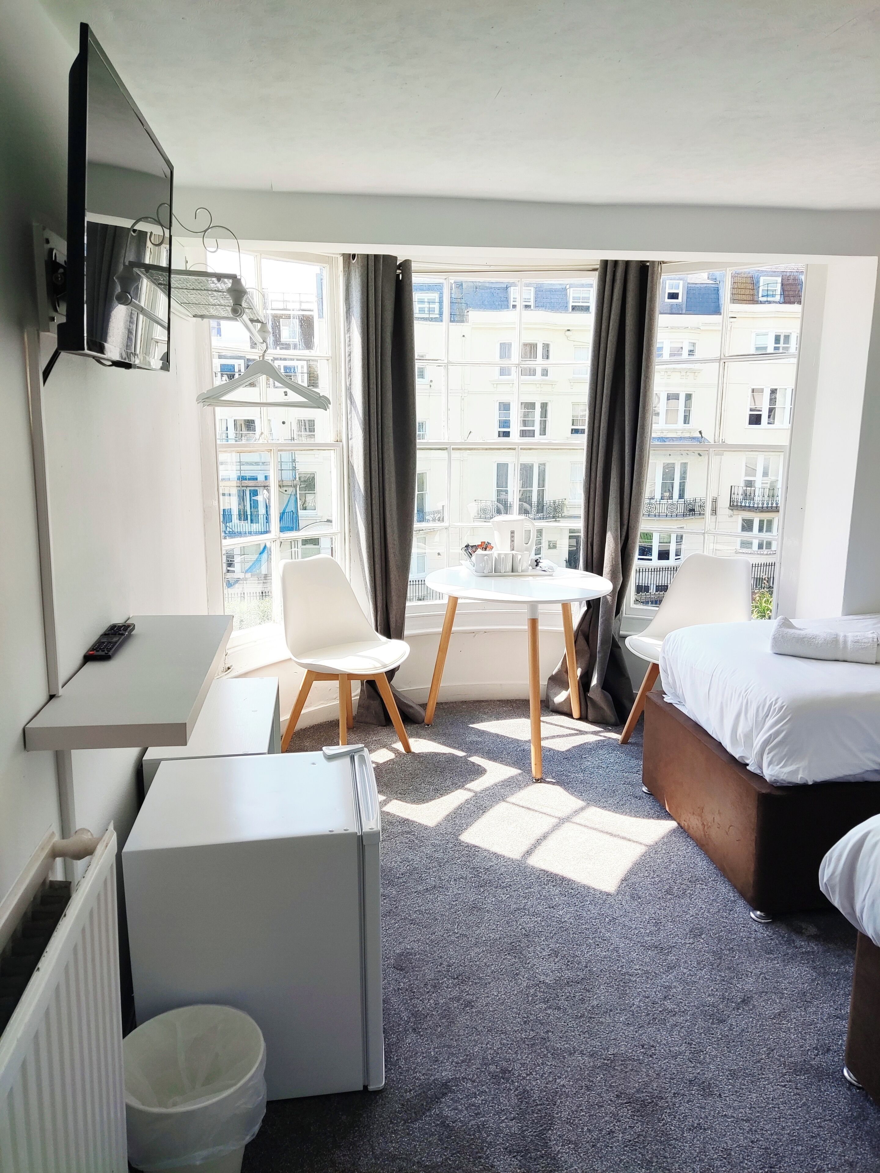 Chambre Triple, vue mer | Bureau, fer et planche à repasser, Wi-Fi gratuit, draps fournis