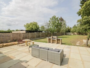 Cottage | Outdoor dining - Chillon (Evesham)