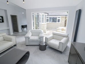Cottage | Living area